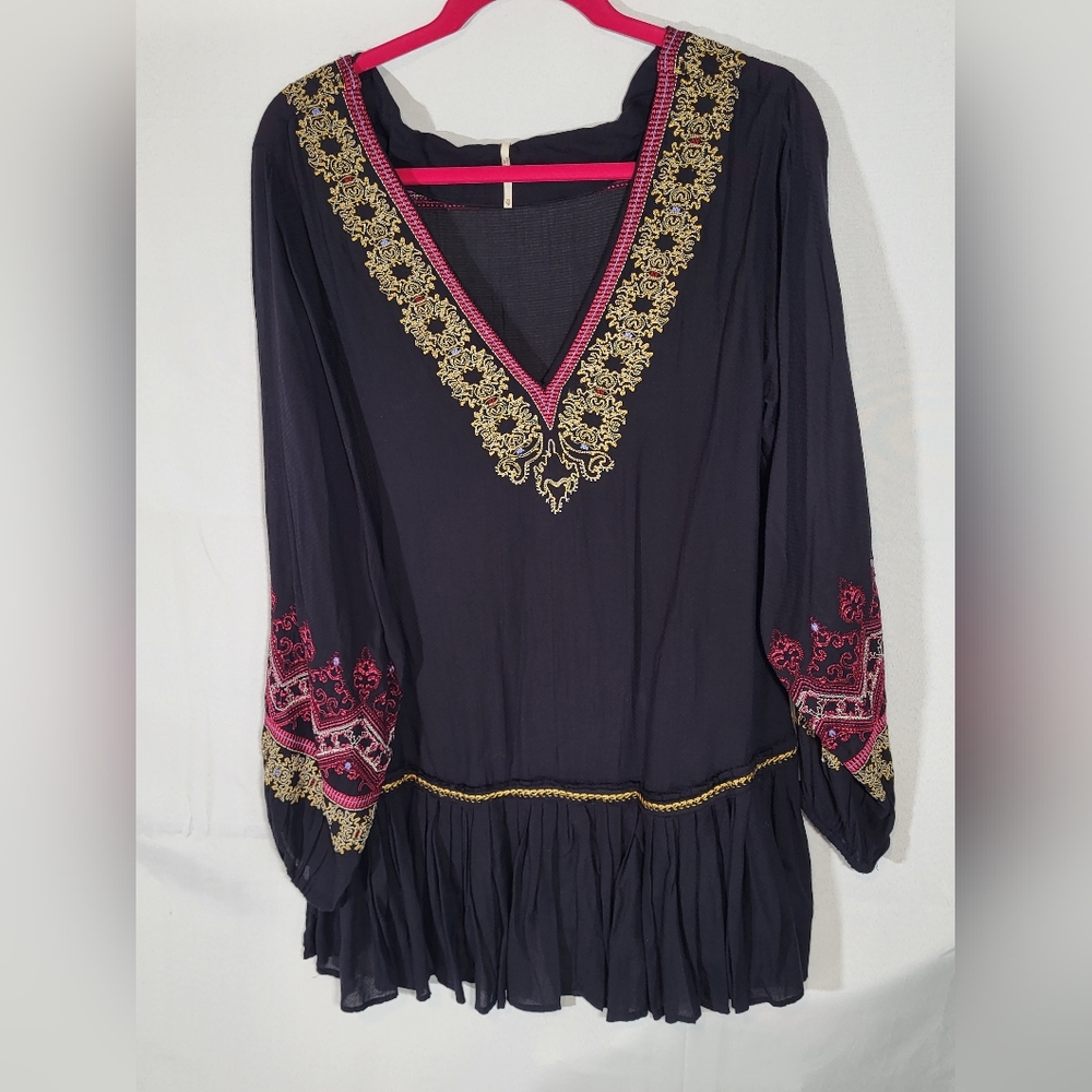 Free People WILD ONE Peasant Dress Size XS V Neck Black Embroidered Boho pockets - Picture 3 of 15